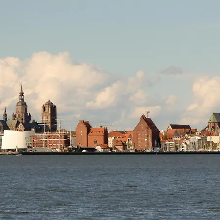 18 بيت للعطل