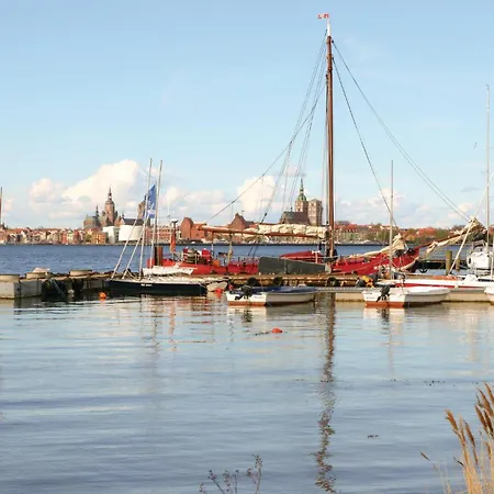 بيت للعطل 18 Altefähr